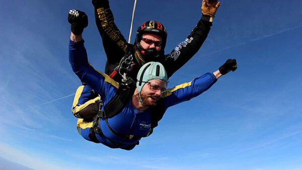 Shop the Exhilarating Tandem Skydiving Experience in Nottingham for Individuals