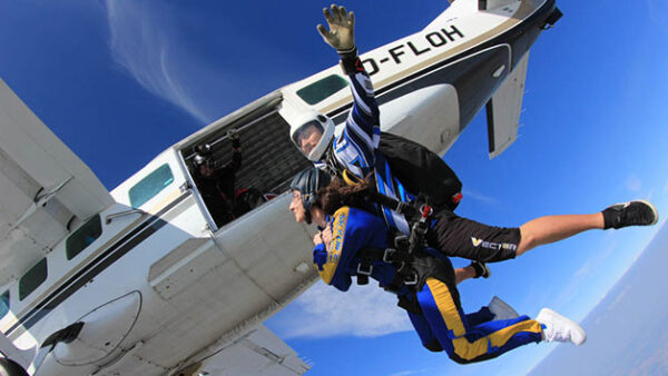 Shop the Exhilarating Tandem Skydiving Experience in Nottingham for Individuals - Image 4