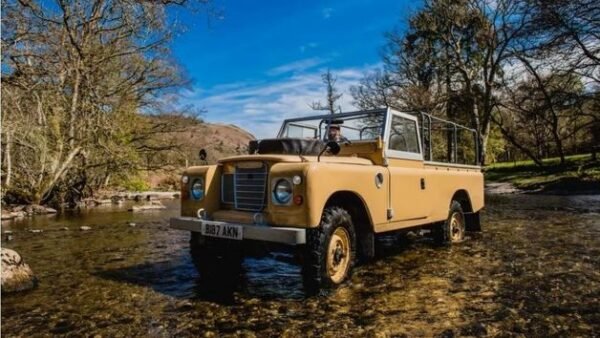 Full Day Land Rover Driving Experience for Two at Vintage Land Rover Tours - Image 2