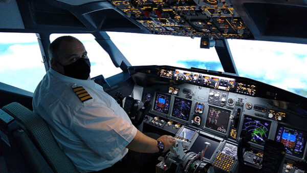 Shop for an Immersive 30-Minute Boeing 737 Flight Simulator Experience for One in Newcastle-Upon-Tyne - Image 3