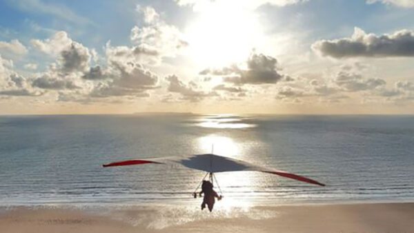 Shop Exhilarating Tandem Hang Gliding Experiences in Devon - Image 4