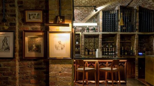 Shop the Exclusive Package: Guided Highlights Tour of The National Gallery and Champagne Cocktails for Two at 116 Pall Mall by Searcys