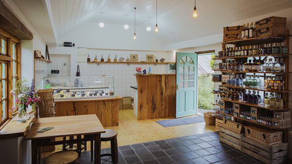 Shop the Exclusive Gin Tasting Experience for Two at Da Mhile - Image 4