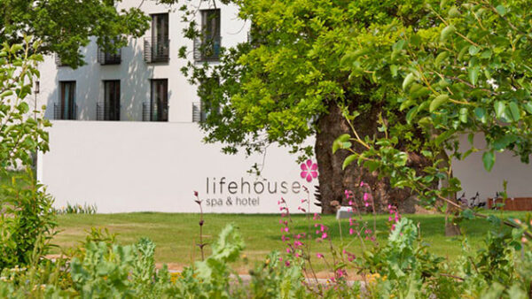 Shop the Evening Spa Experience with Complimentary Glass of Fizz for Two at Lifehouse Spa and Hotel - Image 4