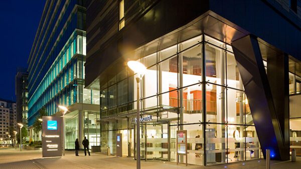 Shop the Exclusive Dining Experience for Two: Three-Course Meal with Wine at Novotel London Paddington - Image 5