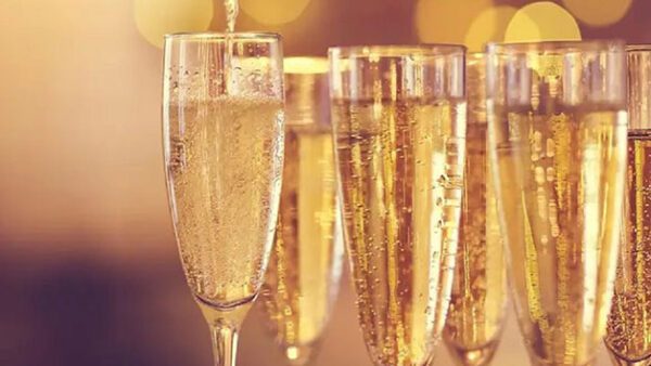 Shop the Exclusive Three-Course Lunch Experience with Complimentary Bottle of Fizz for Two at Amalfi White