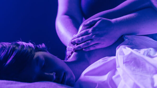 Shop the "Tales of Bath" Exclusive Experience: 75-Minute Hot Oil Massage and Aromatic Bath for One at LUSH Spas - Image 4