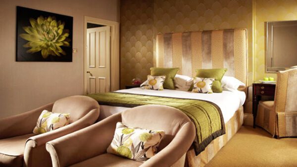 Shop the Luxurious One-Night Spa Retreat for Two with a 40-Minute Pampering Session and Gourmet Dinner at Alexander House and Utopia Spa - Image 3