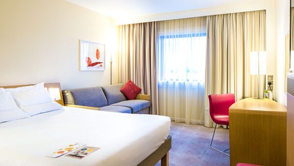 Shop the Overnight Getaway for Couples: Includes Breakfast and Sparkling Wine at Novotel London Paddington - Image 5