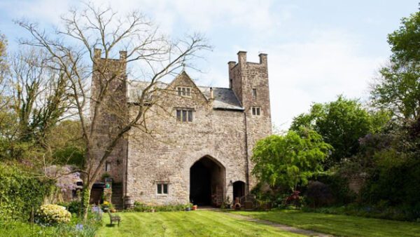 Shop the Enchanting Overnight Castle Stay for Two at the Welsh Gatehouse - Image 2