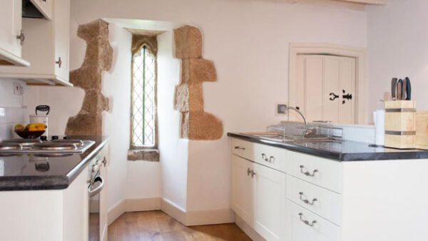 Shop the Enchanting Overnight Castle Stay for Two at the Welsh Gatehouse - Image 3