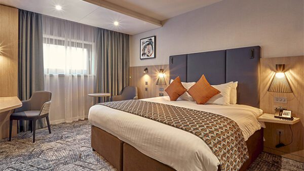 Shop the Unforgettable Overnight Getaway Experience for Couples - Image 8