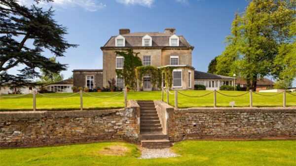 Shop the Unforgettable Overnight Getaway Experience for Couples - Image 2