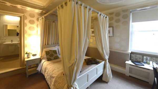 Shop the Unforgettable Overnight Getaway Experience for Couples - Image 3