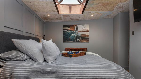 Shop the Exclusive Two-Night Getaway for Two at The Saddle Inn, Including Prosecco and Breakfast - Image 3