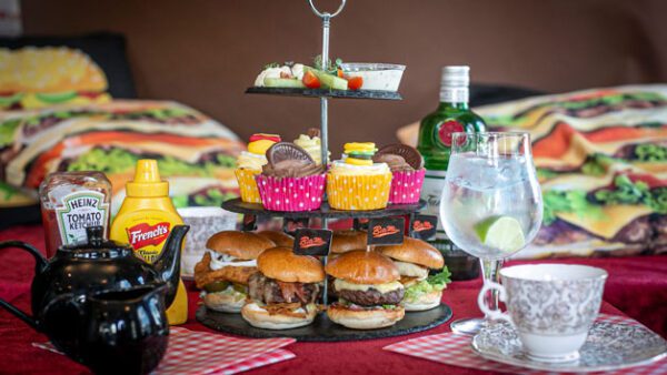 Shop the Exclusive Brunch Experience for Two with Unlimited Gin Cocktails at Burger Bites - Image 2