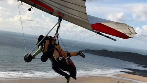 Shop for an Exhilarating Tandem Hang Gliding Experience in Devon - Image 3