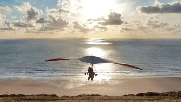 Shop for an Exhilarating Tandem Hang Gliding Experience in Devon - Image 2