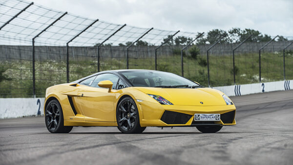 Shop the Quadruple Supercar Experience at Brands Hatch - Image 7