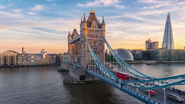 Shop the Exclusive One Night Deluxe Getaway Experience in London - Image 2