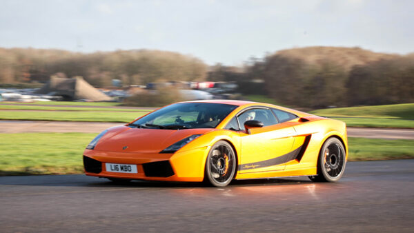 Shop the Exclusive Lamborghini and Ferrari Driving Experience for One - Image 6