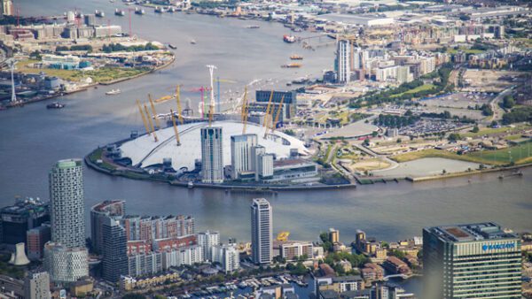 Shop for an Exclusive 30-Minute Private Helicopter Tour for Four Over London, Accompanied by a Magnum of Champagne - Image 4