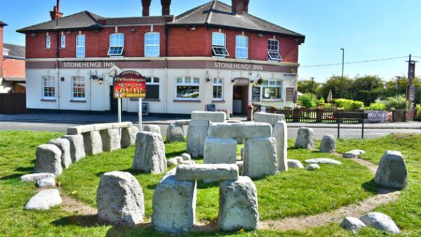 Shop the Exclusive Two-Night Shepherd's Hut Experience at The Stonehenge Inn for Couples - Image 3