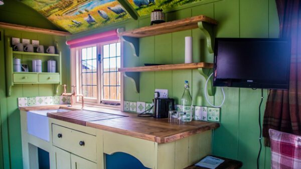 Shop the Exclusive Two-Night Shepherd's Hut Experience at The Stonehenge Inn for Couples - Image 4