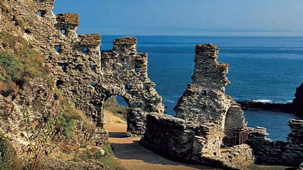 Shop the English Heritage Annual Pass for Couples, Including Benefits for Up to Twelve Children - Image 3