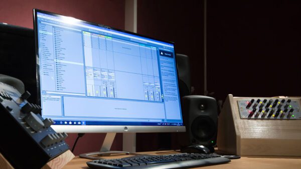 Shop the Exclusive Three-Hour, One-on-One Studio Engineering and Production Course at Midi Madness - Image 6