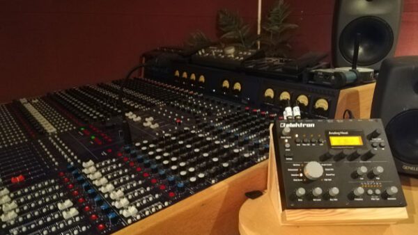 Shop the Exclusive Three-Hour, One-on-One Studio Engineering and Production Course at Midi Madness - Image 9