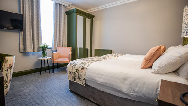 Shop Our Exclusive Package: Two-Night Stay with Dinner for Two at the Prestigious Hotel Collingwood